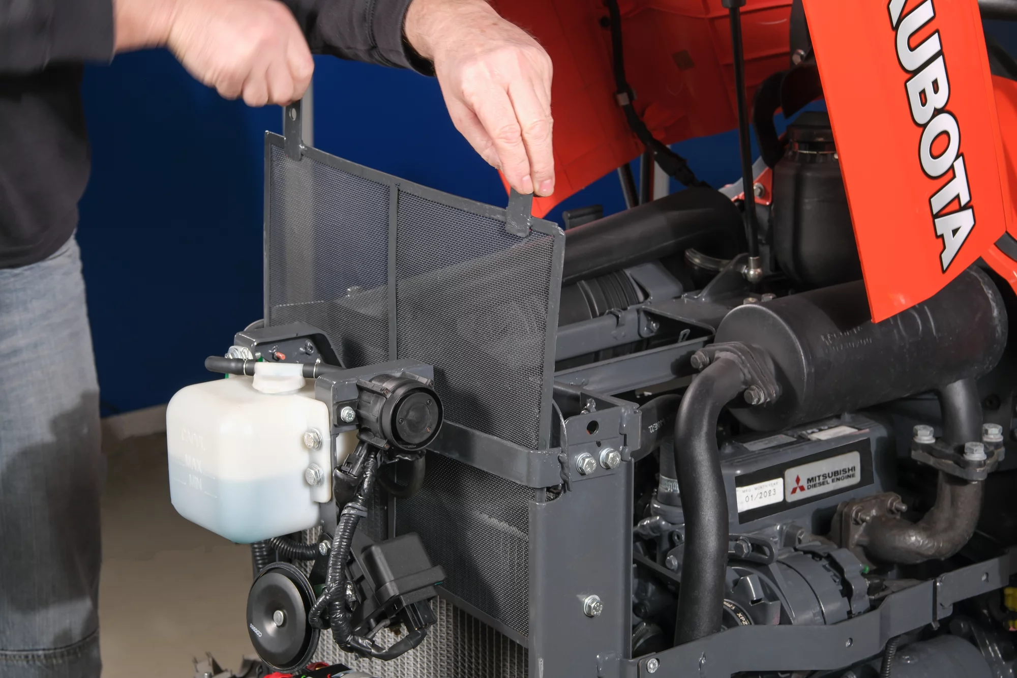 Tracteur Kubota type EK1-261 DT HST + Chargeur MX C1 & Benne – Image 4